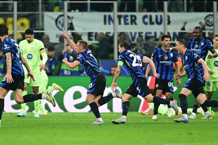 Players of FC 'Inter' in joy