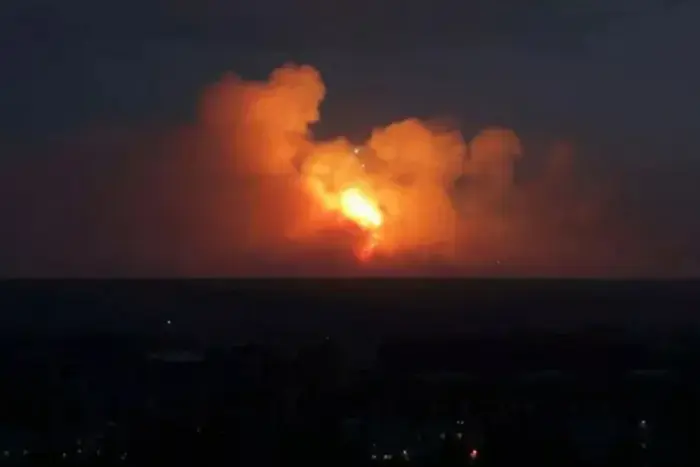 Российское город Орел атаковали дроны: взрывы прогремели возле НПЗ