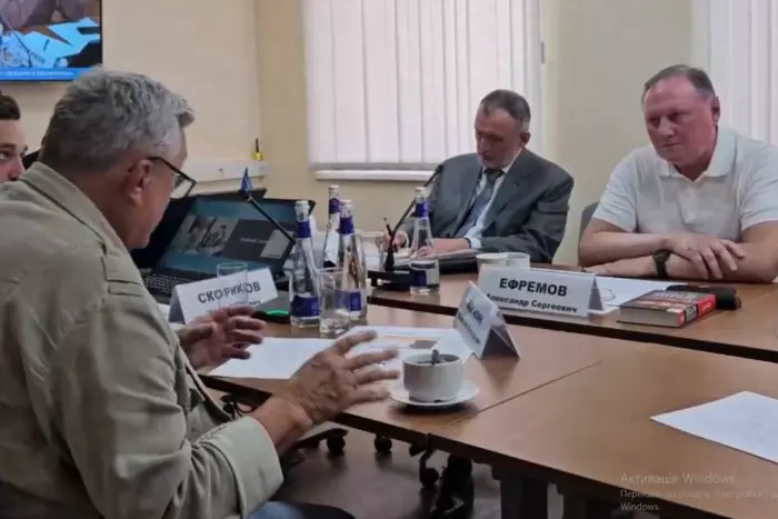 Notorious runaway regional leaders Yefremov and Kuzmin have started public activities in Russia (photo)