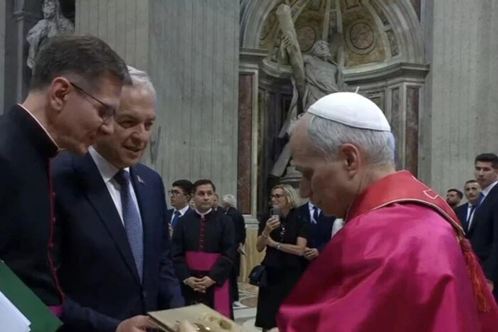 Lukashenko presented a gift from a pro-Russian monastery to the Pope