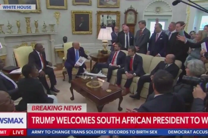 Trump geht Journalist wegen der Frage nach dem teuren Flugzeug, das Katar geschenkt hat, an (Video)