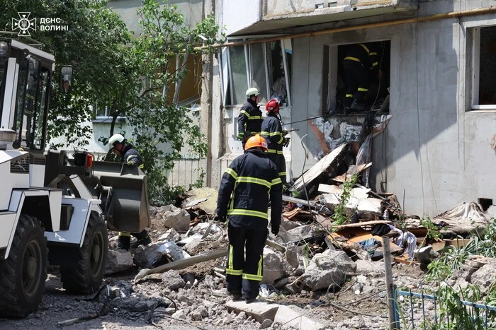 У Луцьку рятувальники дістали тіло загиблого з-під завалів багатоповерхівки