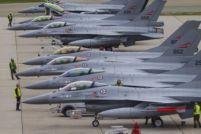 Holandia przekaże Ukrainie F-16: szczegóły
