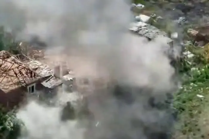 Ukrainische Verteidiger haben ein Dutzend Besatzer und einen Panzer zerstört (Video)