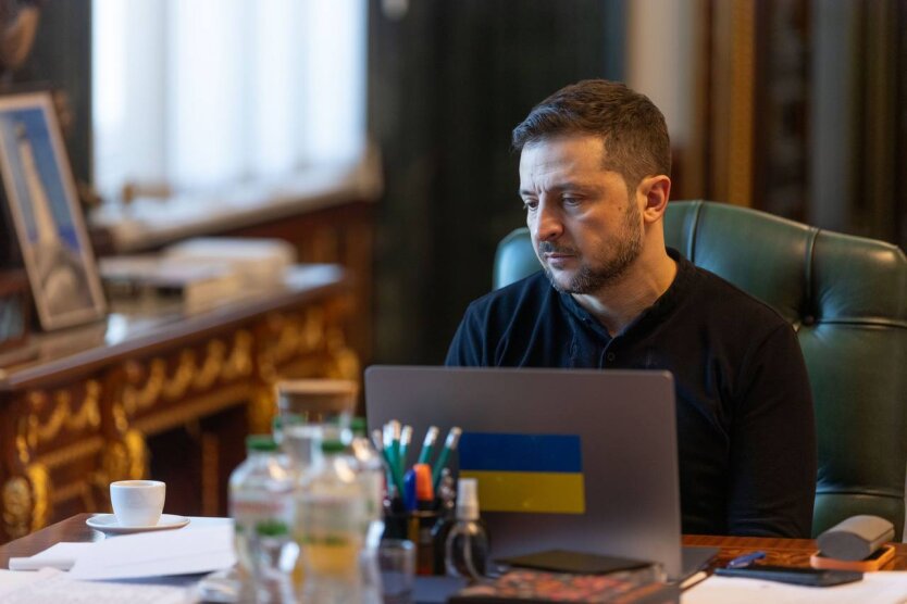 Зеленский проводит интервью