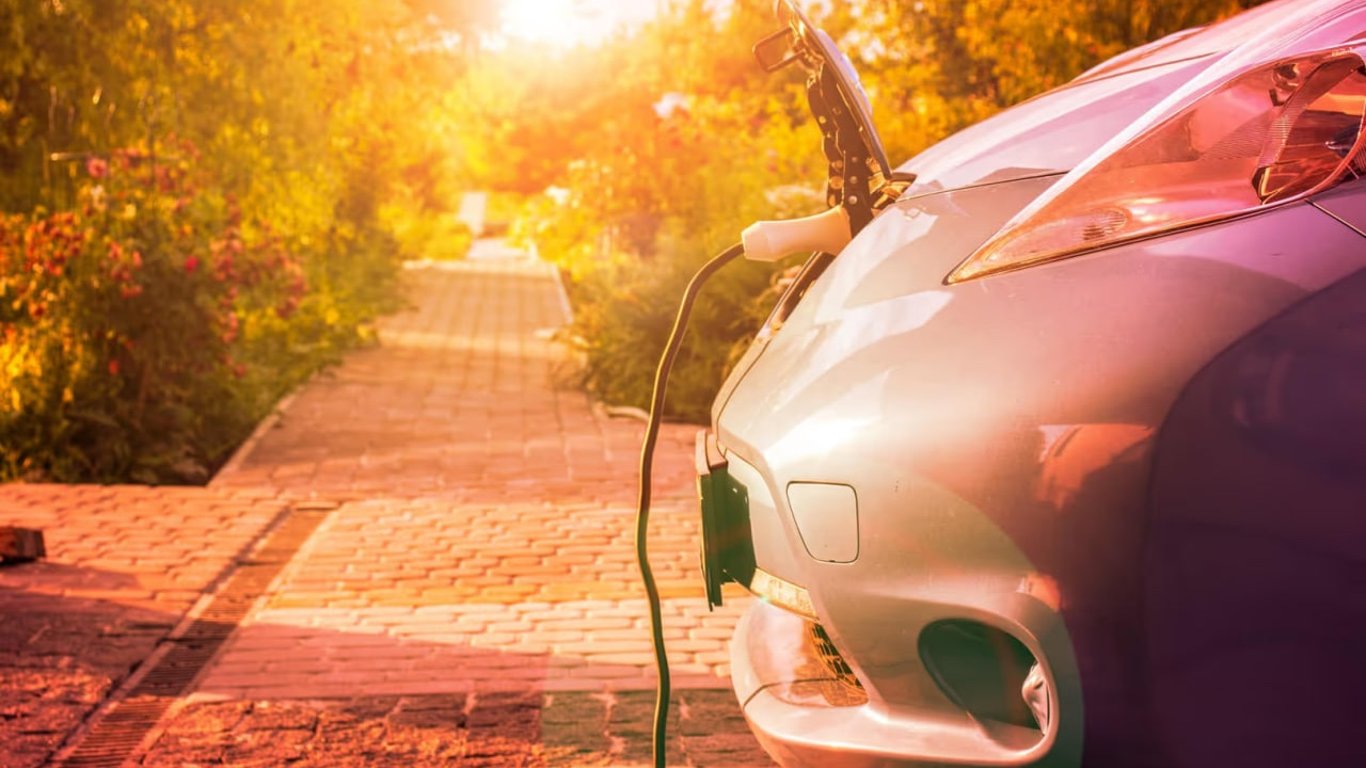 Jak upał naprawdę zagraża samochodowi elektrycznemu