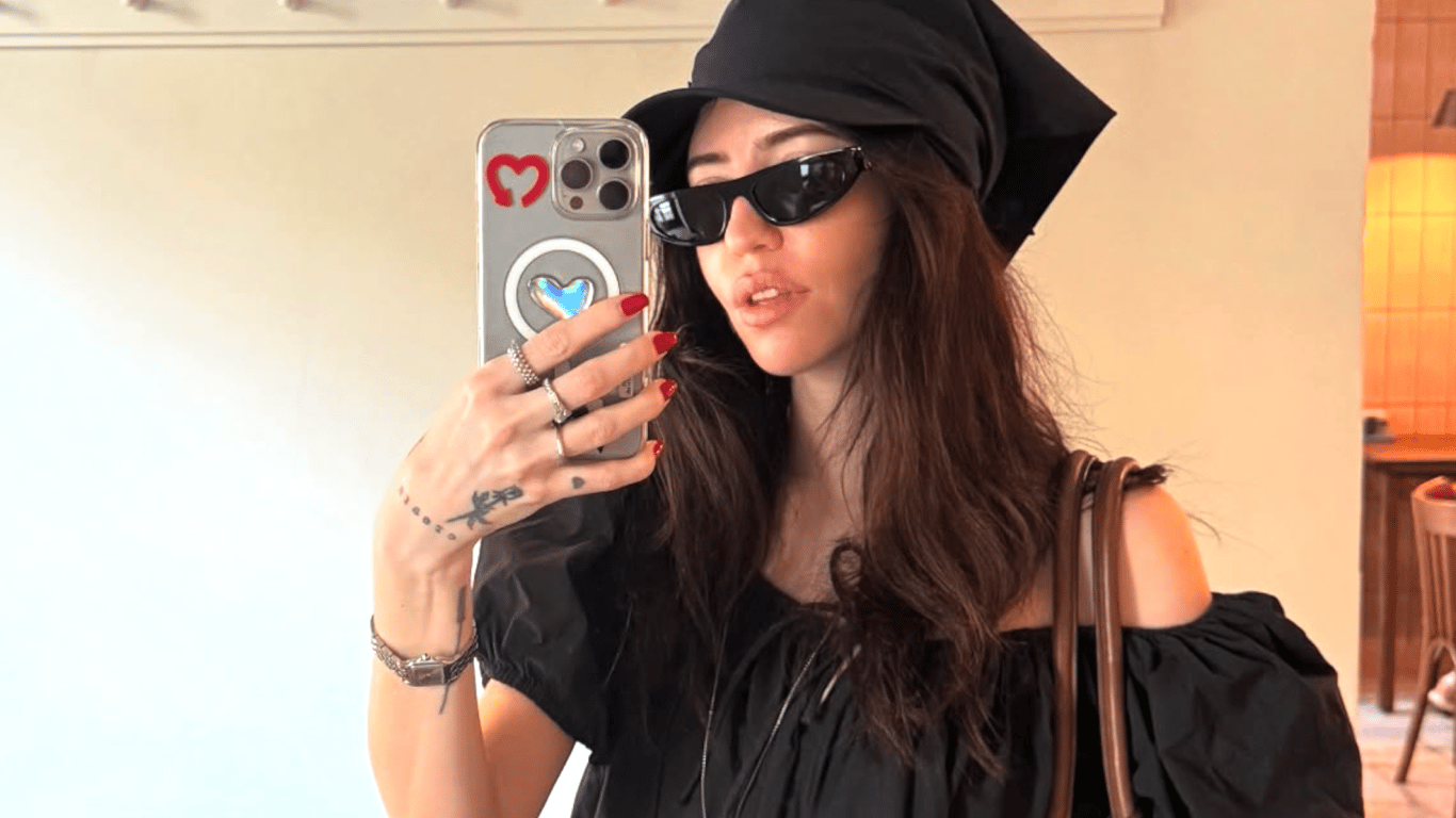Trzy trendy w jednym looku - stylowa kreacja Dorofiejewej