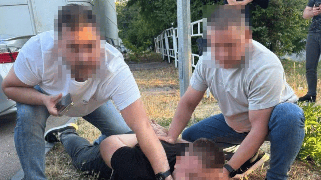 В Одессе полицейский брал плату за проезд ночами — сколько