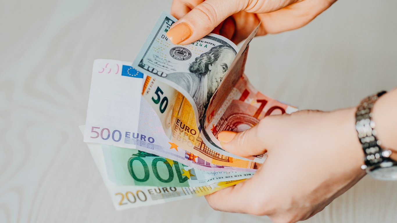 Rodzaje obcych banknotów — jaką walutę Ukraińcy znajdują w portfelach