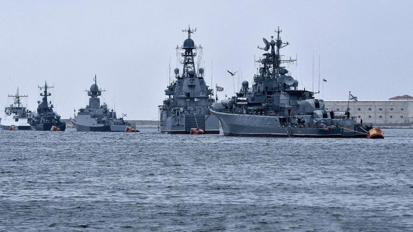 Калибры в море — военные рассказали, где дежурят корабли РФ