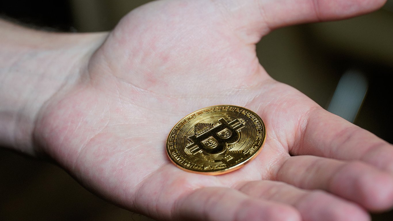 Bitcoin pobił rekord — co stoi za wzrostem kryptowaluty