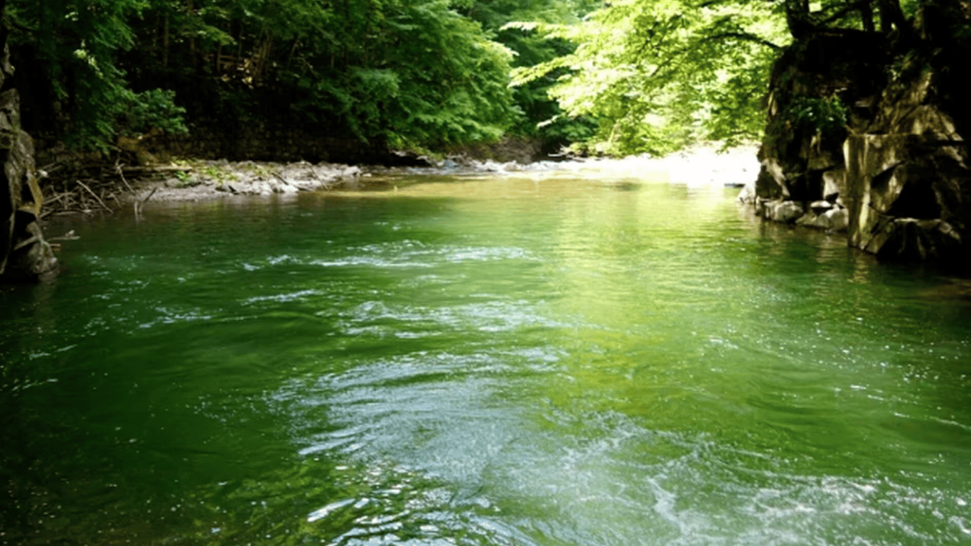 Hidden among the rocks and forests - a unique lagoon in Transcarpathia