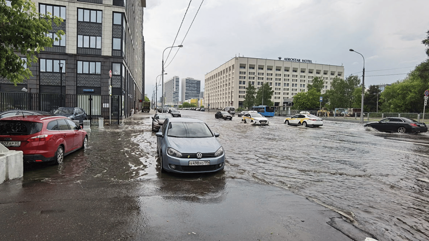 Moskwa poszła pod wodę - nawet Dumę Państwową zalało