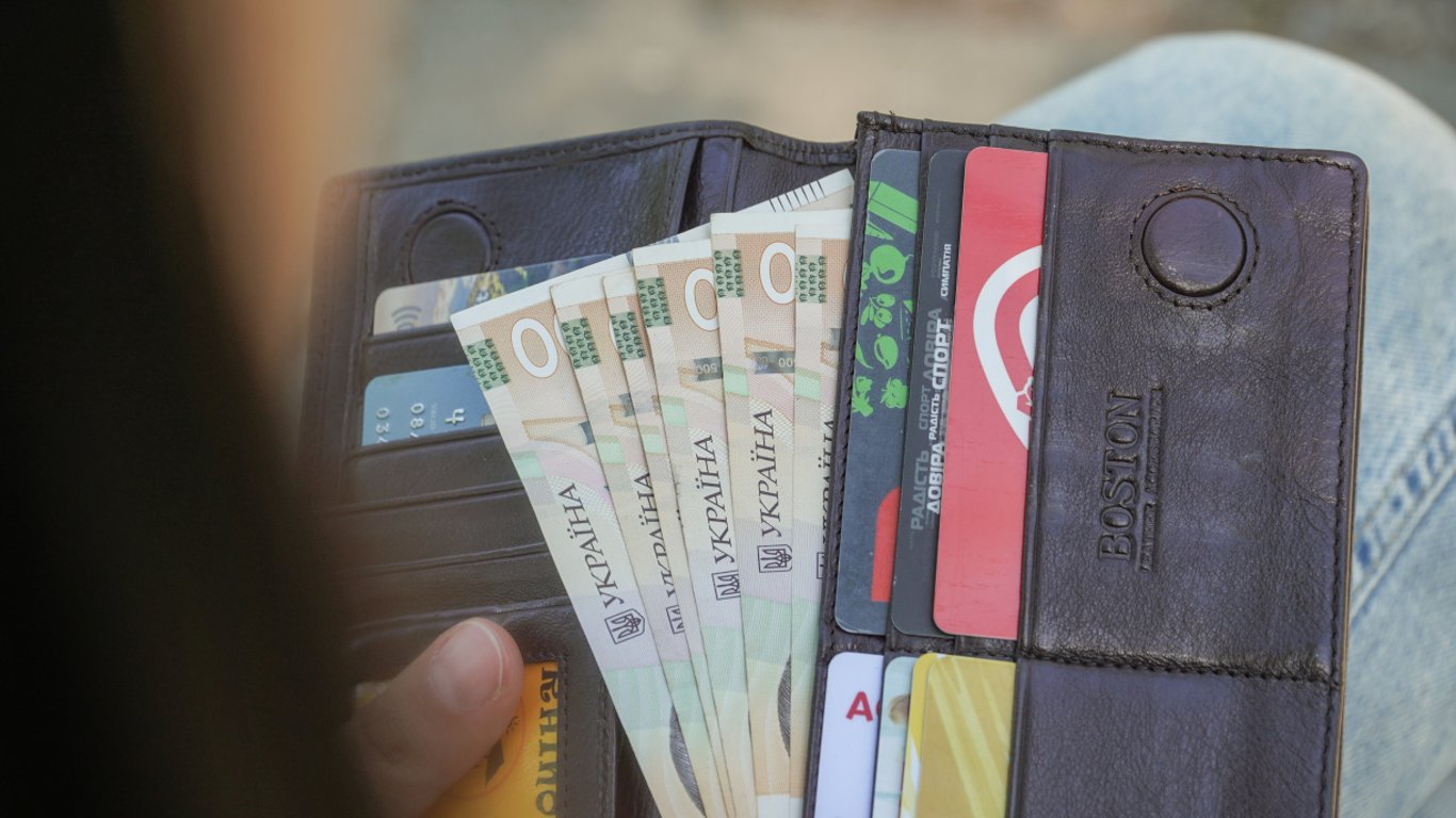 Догани в ЗСУ — скільки грошей знімають з військових