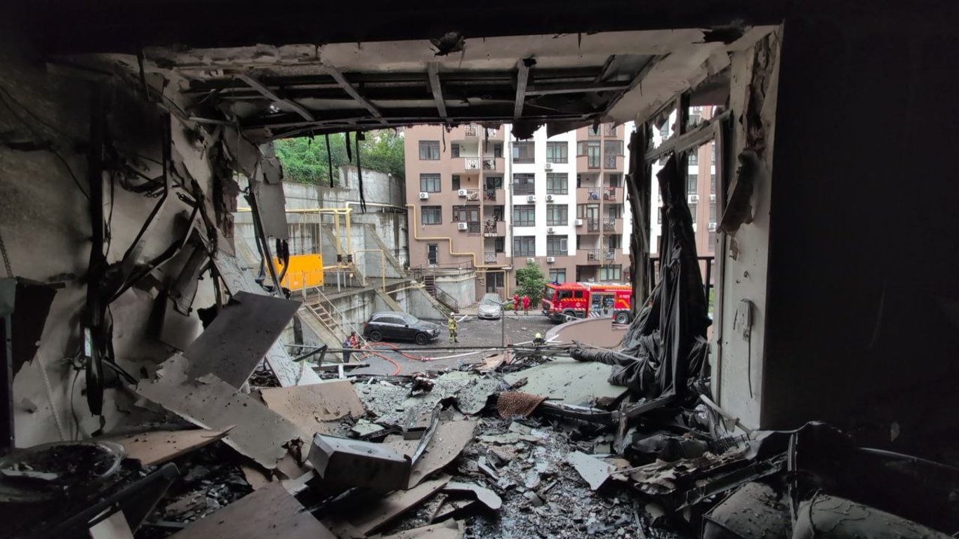 The Russian Federation attacked a residential building in Kyiv - video of the aftermath from inside